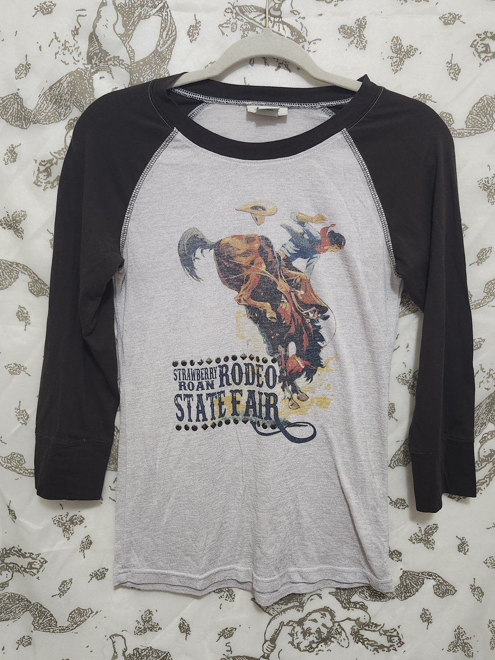 ARIAT Strawberry Roan Rodeo State Fair  Cowgirl Baseball T M